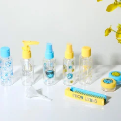 MINISO Kit Da Viaggio Smiley World (10Pz) Hot